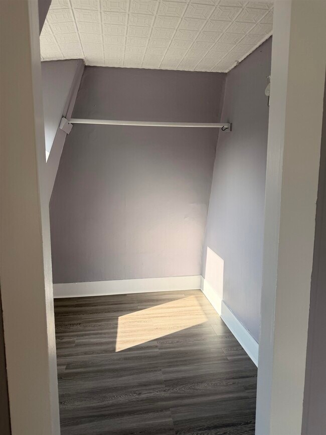 Building Photo - 85 Ash St