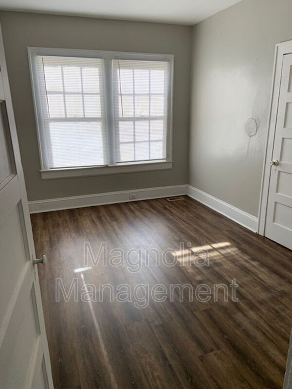 Foto del edificio - 410 E Montgomery St