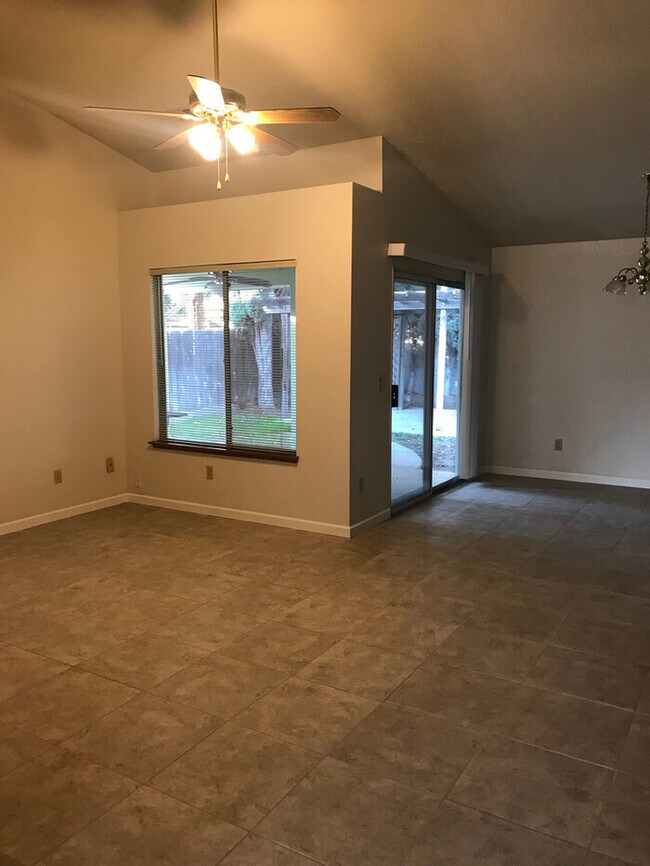 Building Photo - 4704 W Iris Ave