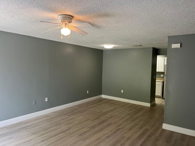 Foto del edificio - 4123 Spitfire Ave