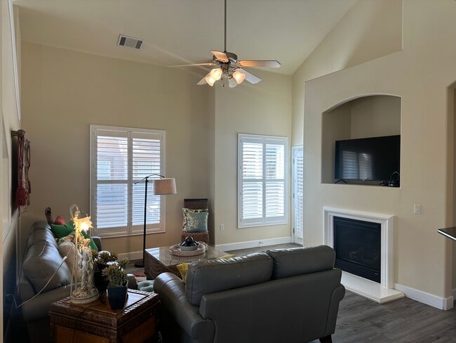Building Photo - 5350 Dunlay Dr