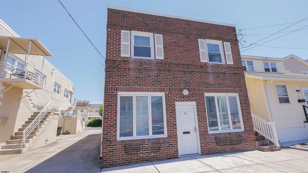 Primary Photo - 11 S Washington Ave