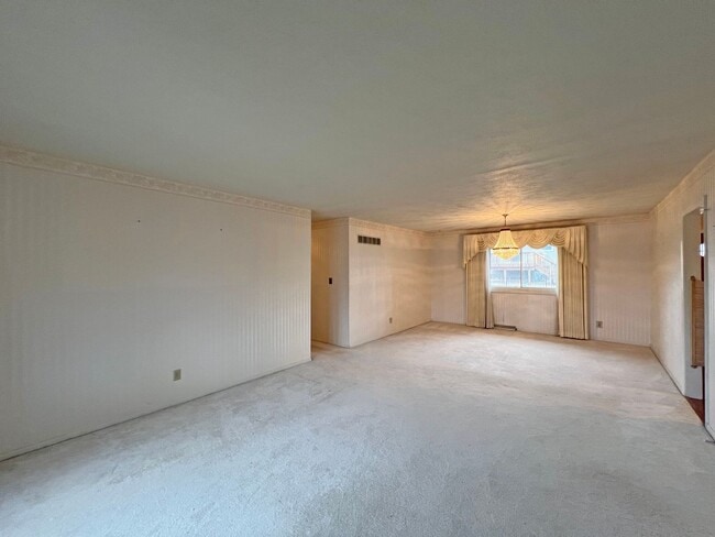 Foto del edificio - 4 Bedroom, 2 Bathroom Brick Ranch Home For Lease in Peoria, IL