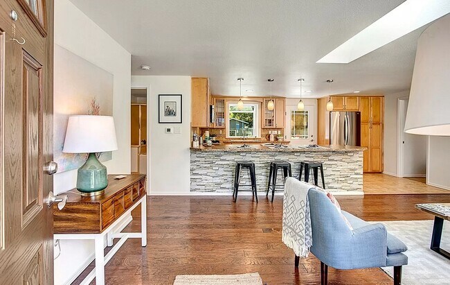 Foto del edificio - 18322 9th Ave NE