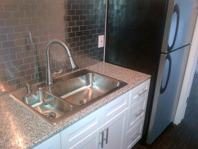 Foto del edificio - 331 S Goodman St