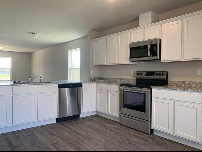 Building Photo - 1075 S Nighthawk Ln