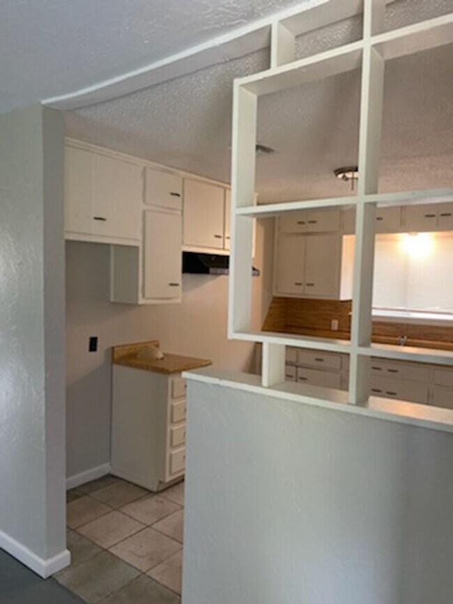 Building Photo - 1408 NW Ozmun- AVAILABLE NOW!