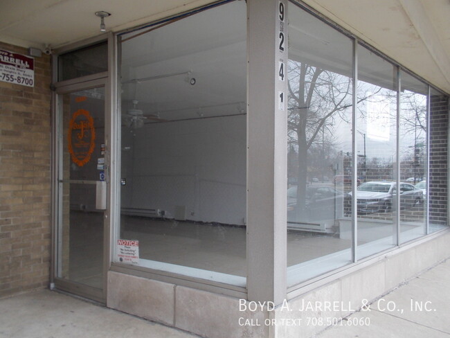 Foto del edificio - Pill Hill! Store front Retail space availa...