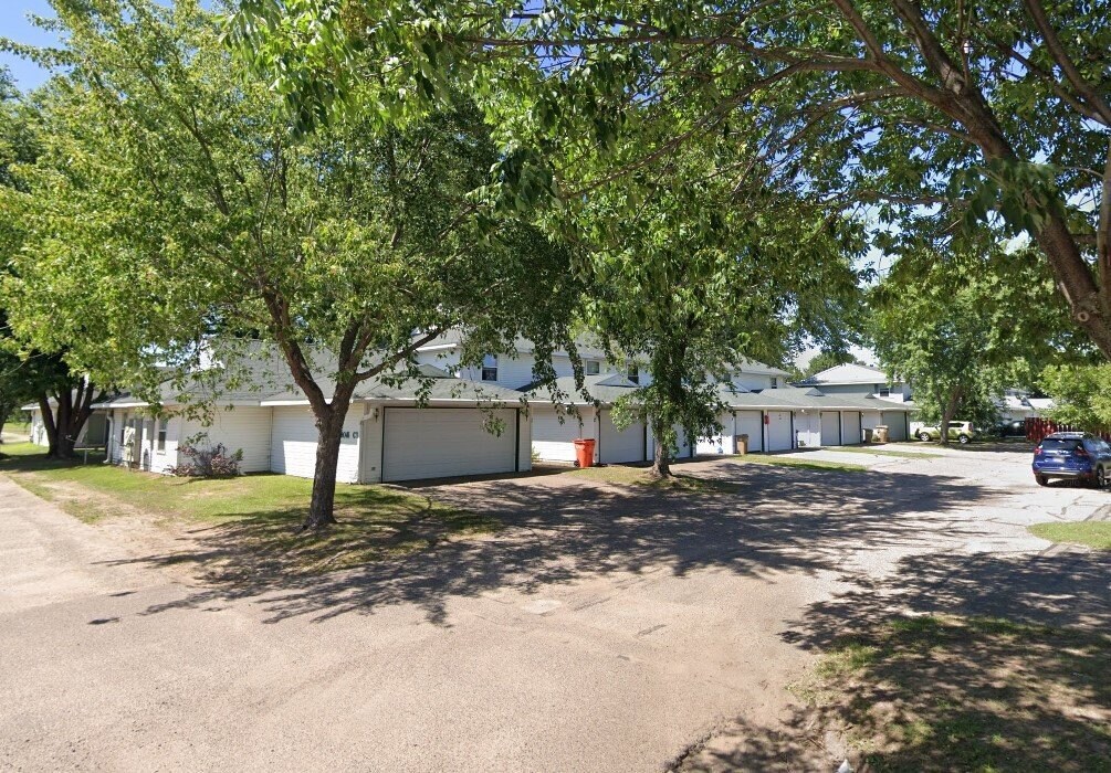Foto principal - 2 Bedrooms, 1.5 Bathrooms with Attached Ga...
