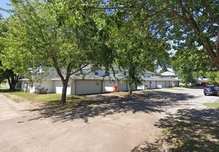 Building Photo - 2410 Bostrom Ct