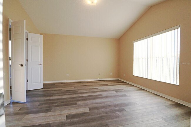 Building Photo - 1250 Vista del Lago Blvd