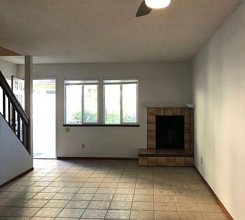 Building Photo - Sebastopol FINE FAMILY HOUSE