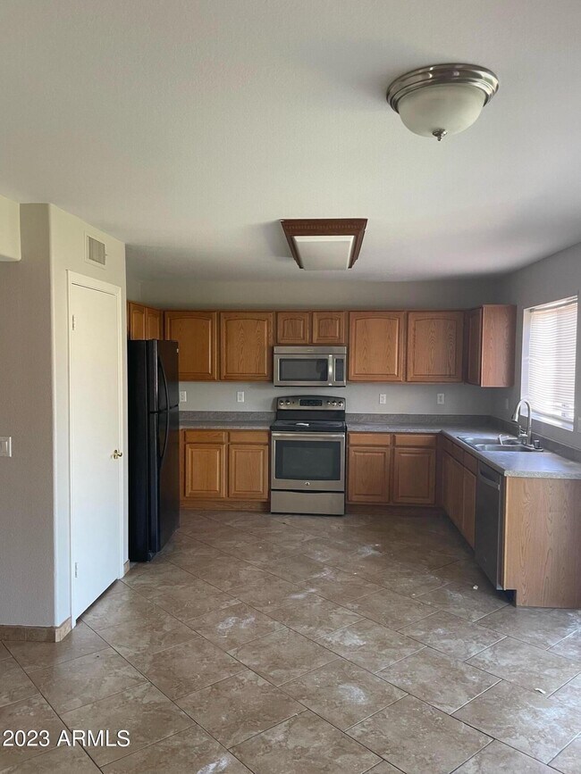 Foto del edificio - 3523 N 105th Ln