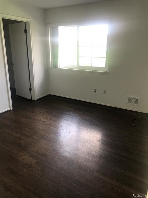 Foto del edificio - 42550 Woodward Ave