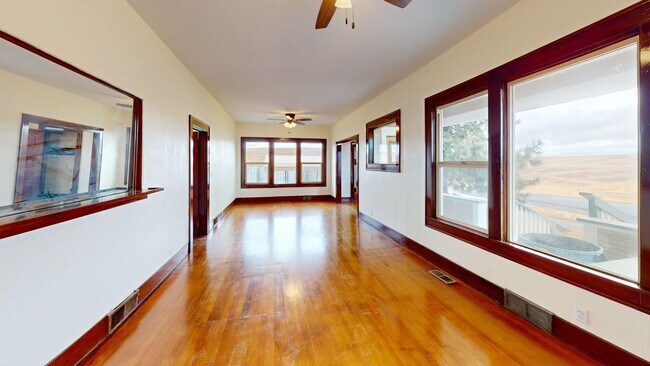 Foto del edificio - BEAUTIFUL 3 BED 1 BATH HOME!