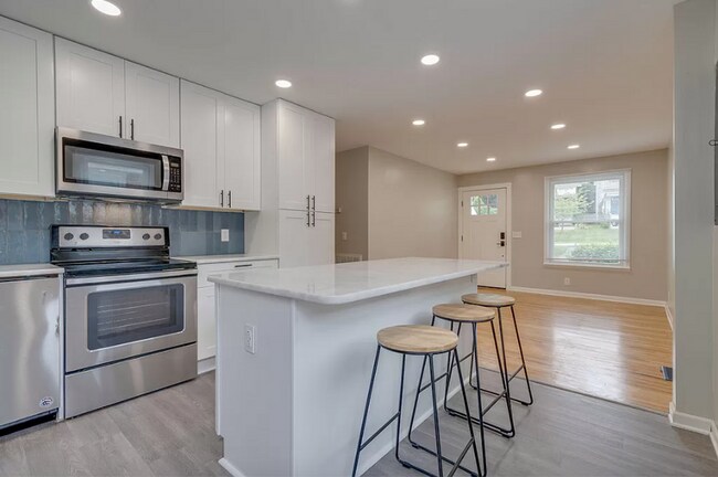 Building Photo - 3 bedroom home in Charlotte Park