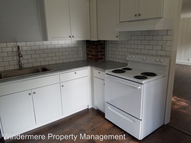 Building Photo - 2 br, 1 bath House - 2446 Marine Drive