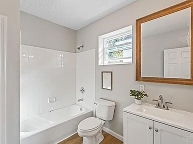 Foto del edificio - 3552 Woodburn Ave
