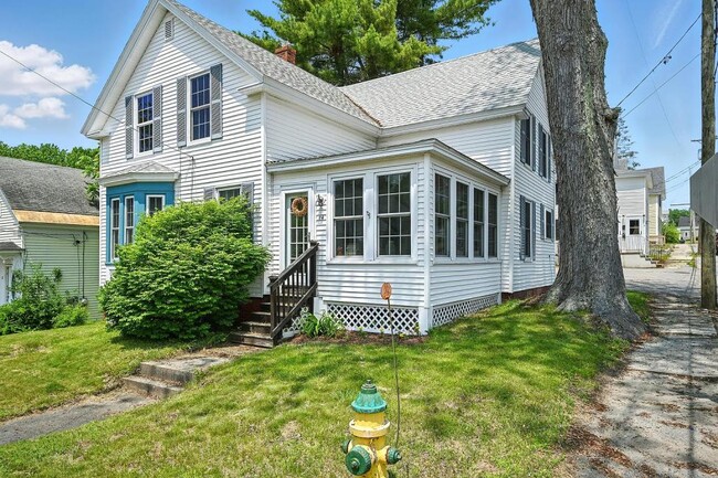 Building Photo - 14 Maple St