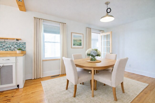 Building Photo - Available 3/27/26 - Charming Haymount 3 Bedroom 2 Bathroom Home- Pets Okay