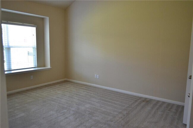 Building Photo - 1810 Hidden Springs Path
