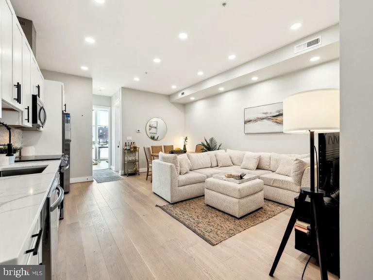 Foto principal - 2213 M St NE
