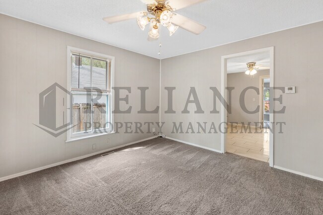 Foto del edificio - 253 N Charles Ave