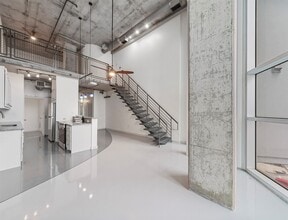 Building Photo - 2000 Bagby St