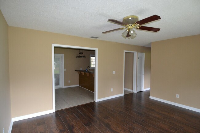 Building Photo - Home For Rent
