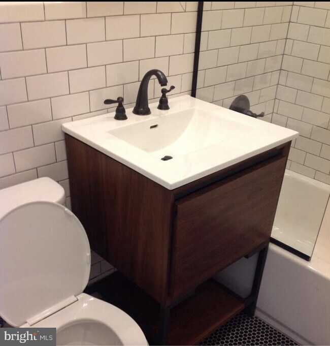 Foto del edificio - 2400 I St NW
