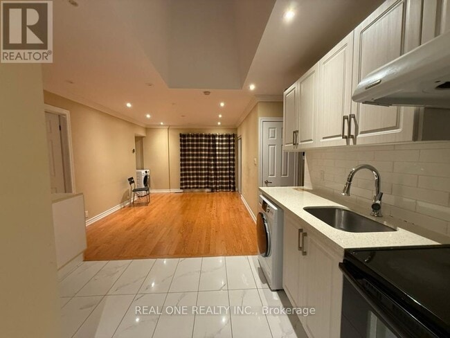 Photo du bâtiment - 3831 Finch Ave E