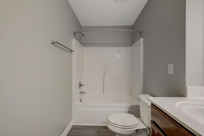 1539sf: Guest Bath - Cottages at Mount View