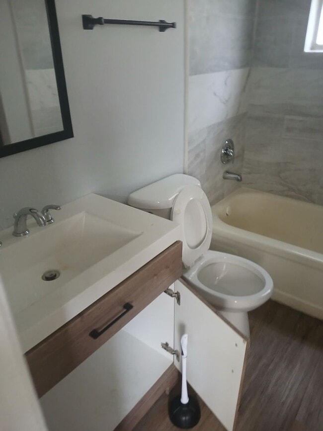 Foto del edificio - Renovated one bedroom with dog area heart of Tampa near veterans hospital and USF