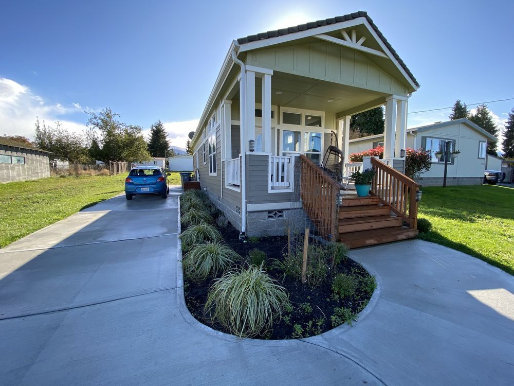 Primary Photo - Adorable small new manufactured home