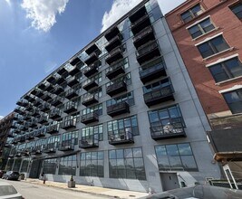Building Photo - 1224 W Van Buren St