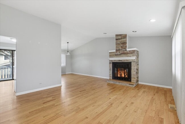 Building Photo - 1590 E Bayside Ct