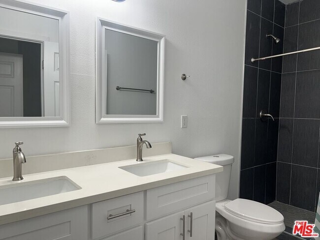 Foto del edificio - 233 N Park View St