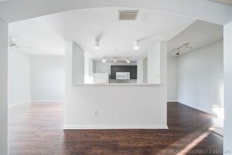 Building Photo - 533 NE 3rd Ave