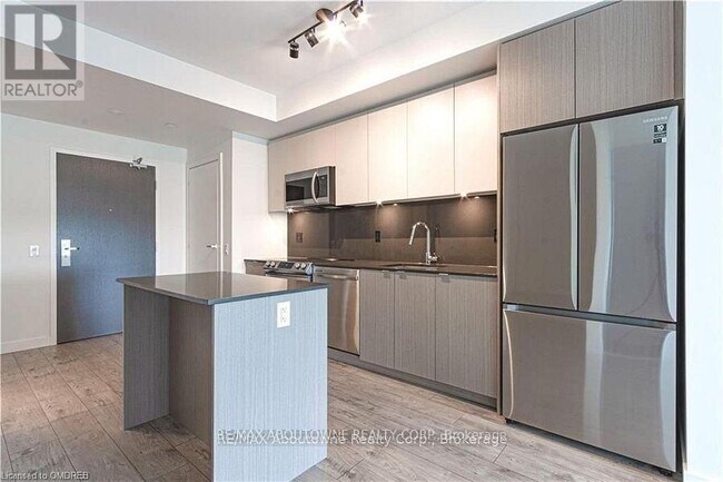 Building Photo - 133 Bronte Rd