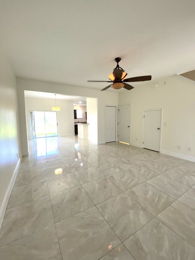 Foto del edificio - 3050 Rodrick Cir