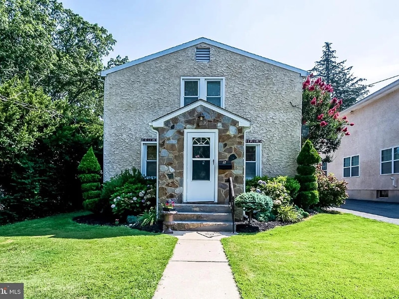 Primary Photo - 8 Walnut Ave