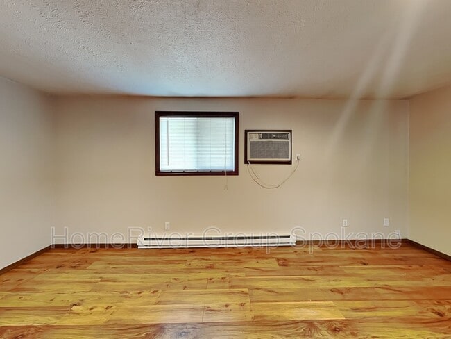 Building Photo - 2112 W Riverside Ave