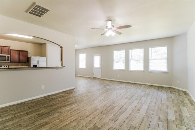 Foto del edificio - 15923 Newport Pl