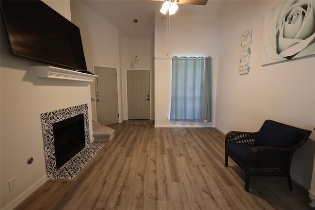 Foto del edificio - 4912 Dovercliff Cove