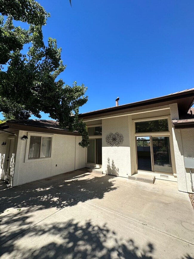 Building Photo - Beautiful Fieldcreek Ranch Exclusive Home