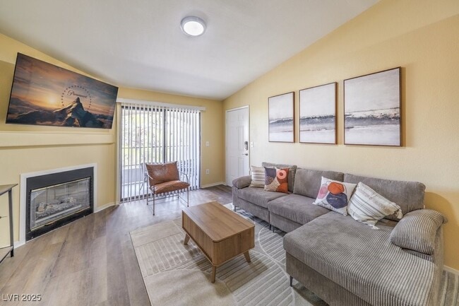 Foto del edificio - 950 Seven Hills Dr