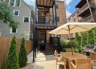 Building Photo - 2653 N Wilton Ave