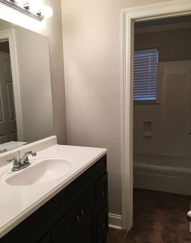 Foto del edificio - 3 bed, 2 bath home