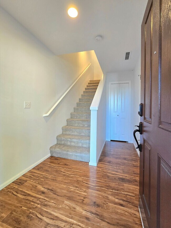 Foto del edificio - 4 Bedroom Home Available Now in Lake Stevens!