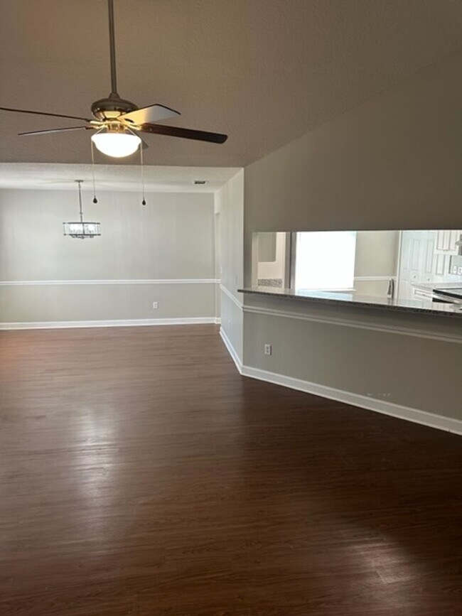 Building Photo - Ready for move in